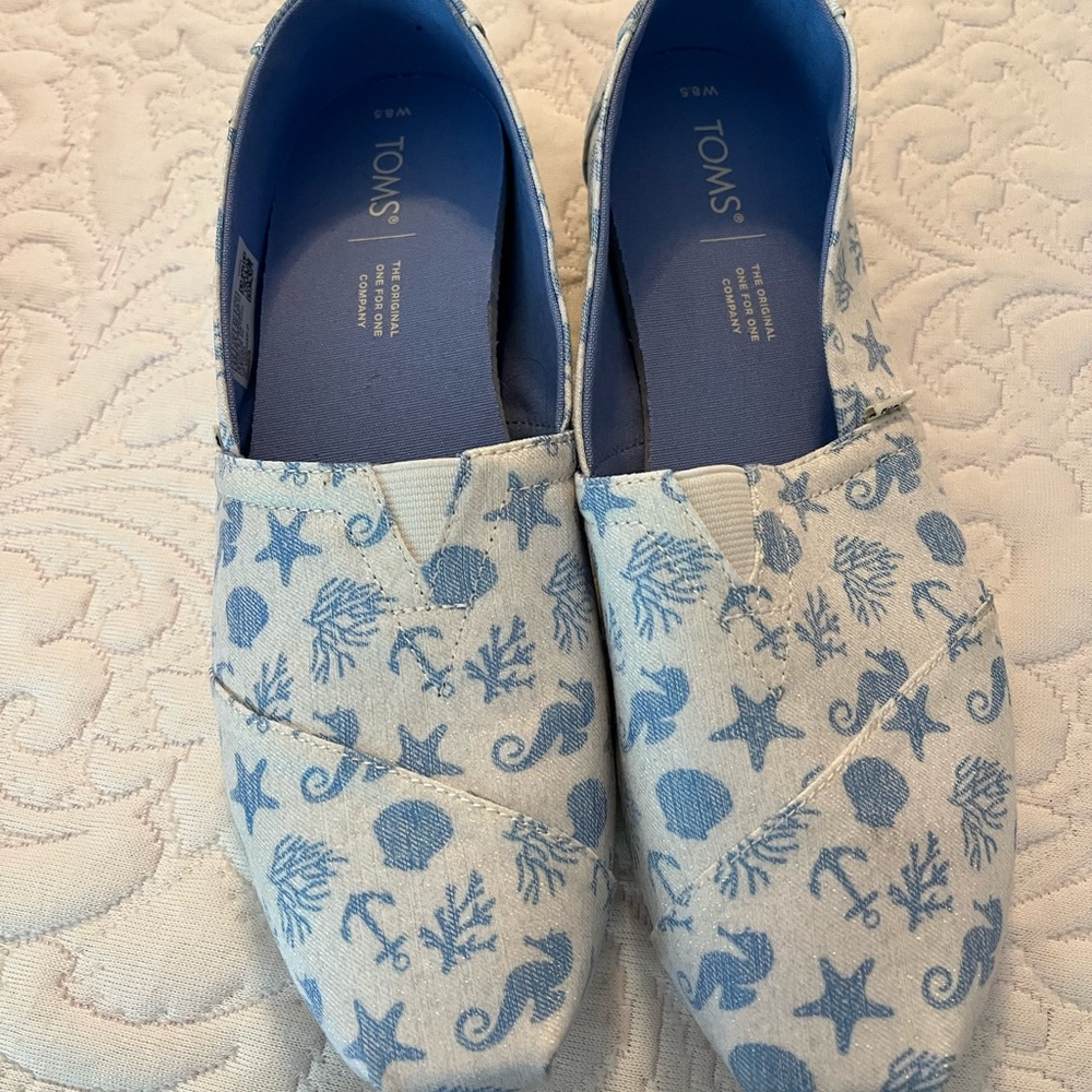 8.5 Beach Theme Toms. Never worn